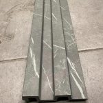 Akustisk lambiri træ vægpanel - grå med brik